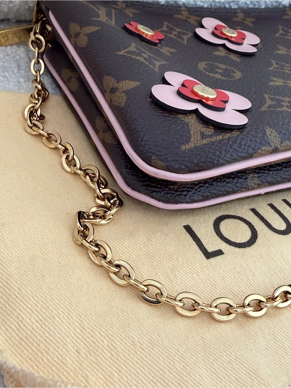 Louis Vuitton Pochette Double Zip Monogram Blooming Flowers Crossbody Bag - Picture 4 of 13